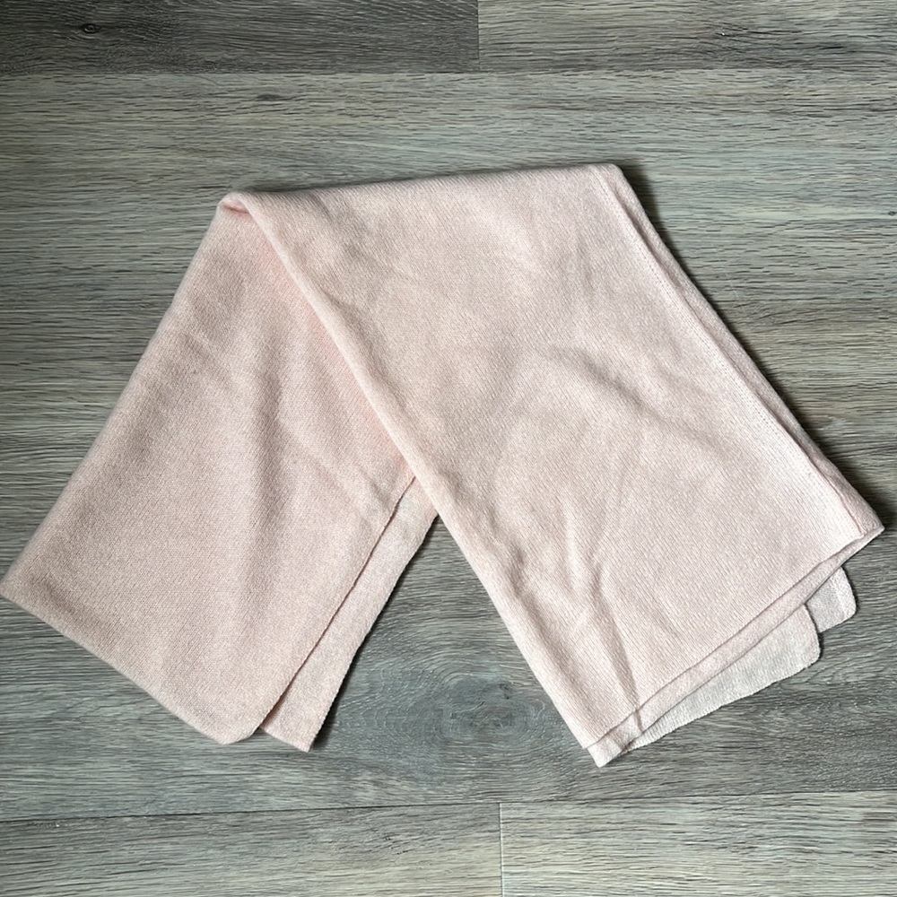 Max Studio light pink cashmere scarf